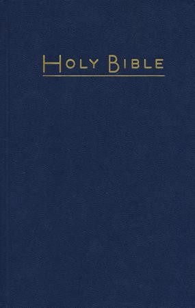 CEB Pew Bible Navy: 9781609260545 - Christianbook.com