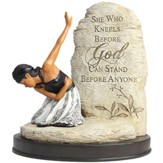 She Who Kneels Before God, Figurine
