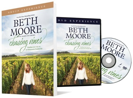 Chasing Vines Group Experience with DVD: Beth Moore: 9781496443625 ...