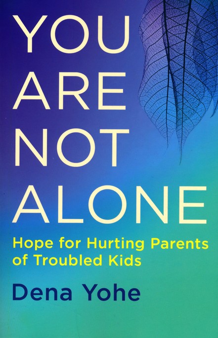 You　Alone:　Are　Hope　Kids:　Dena　Not　for　Hurting　of　Parents　Troubled　Yohe:　9781601428370